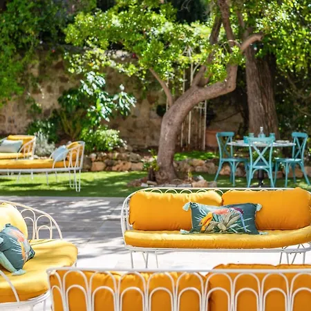 Au Cap Brun, 4 Belles Chambres, Piscine 4* ツーロン