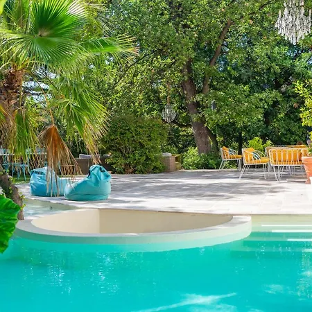 Au Cap Brun, 4 Belles Chambres, Piscine イン ツーロン