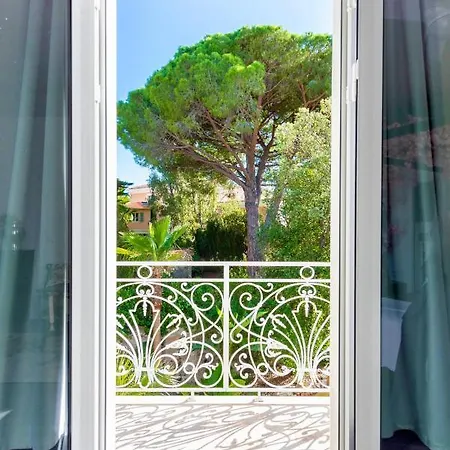 Au Cap Brun, 4 Belles Chambres, Piscine イン ツーロン