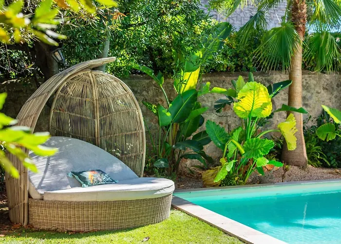 Au Cap Brun, 4 Belles Chambres, Piscine イン ツーロン